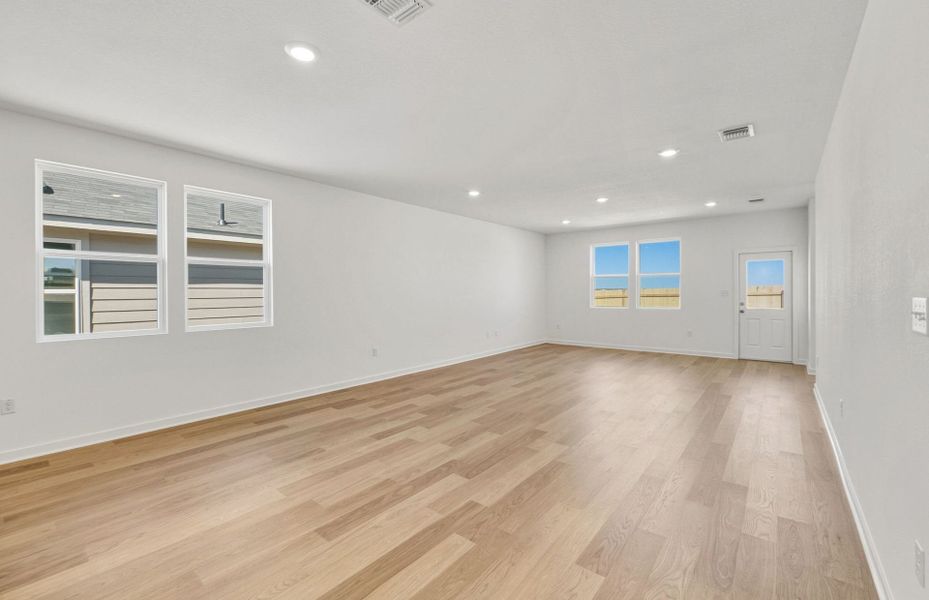 Spacious, unfurnished interior of a new home in Larson Crossing, Elgin (Image 25).