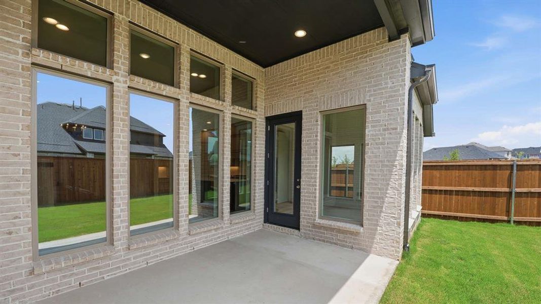 Exterior details and patio area of a home in Cambridge Crossing, Celina (Image 2).