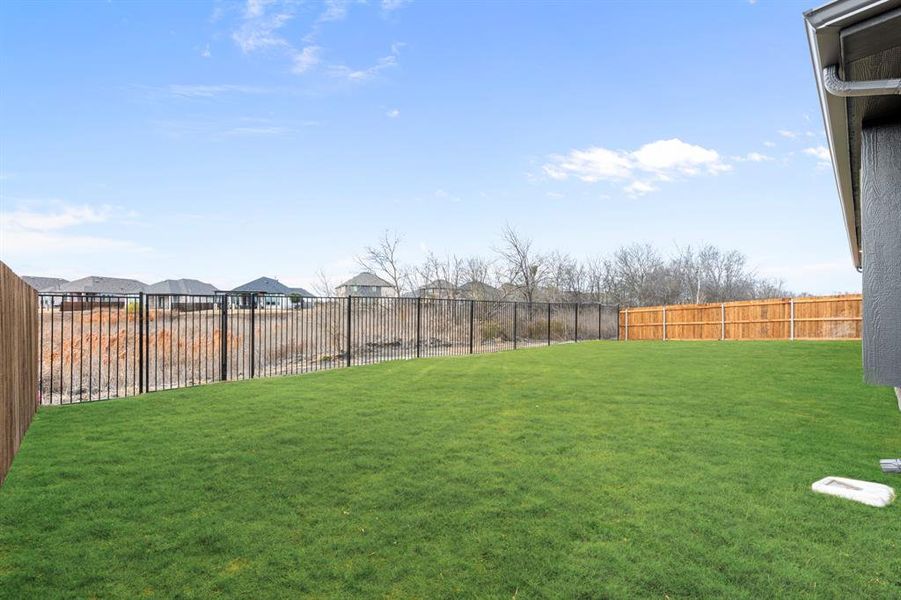 Exterior details and patio area of a home in Sonoma Verde, McLendon-Chisholm (Image 27).