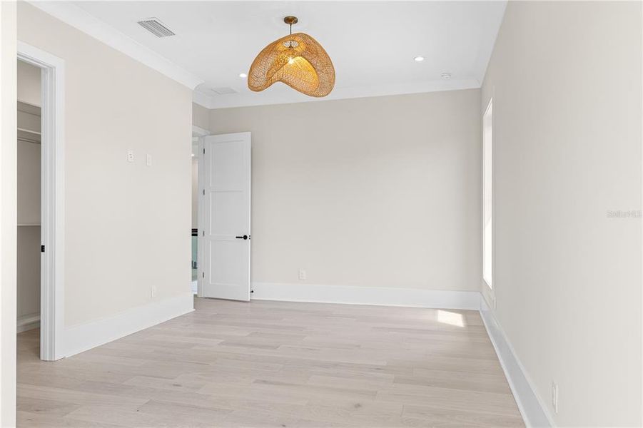 Spacious, unfurnished interior of a new home in , St. Petersburg (Image 13).