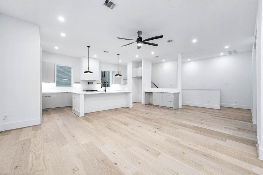 Spacious, unfurnished interior of a new home in , Houston (Image 31).