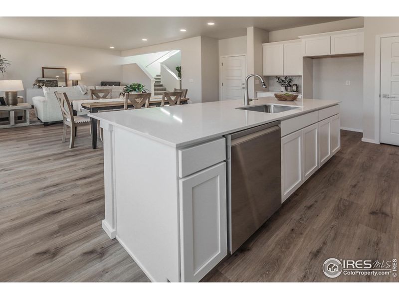 KITCHEN ISLAND