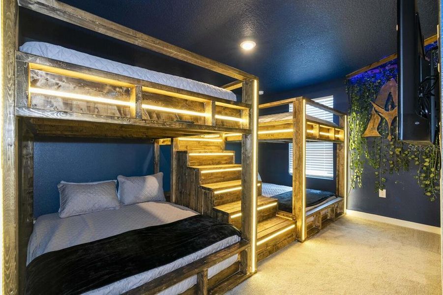 Image 33 of a home in .