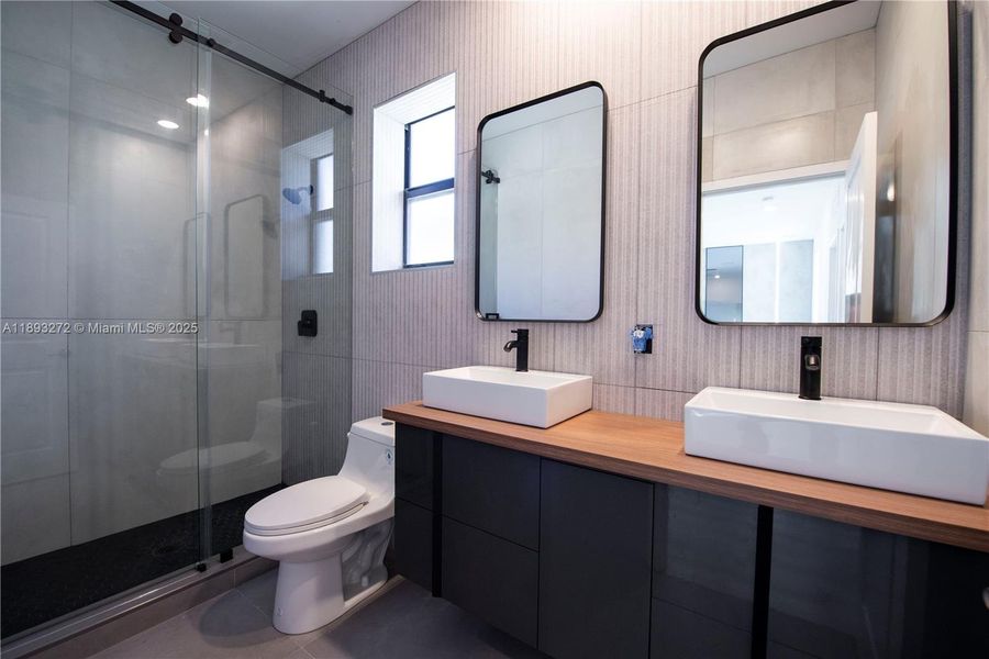 Furnished interior view inside a new home in , Miramar (Image 11).