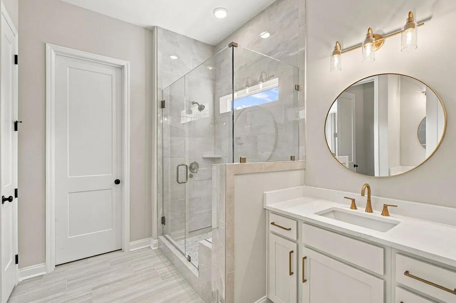 Everly E Primary Bath