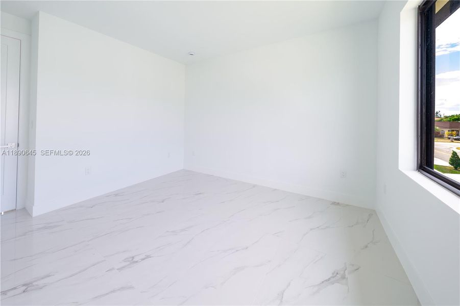 Spacious, unfurnished interior of a new home in , Miami (Image 41).