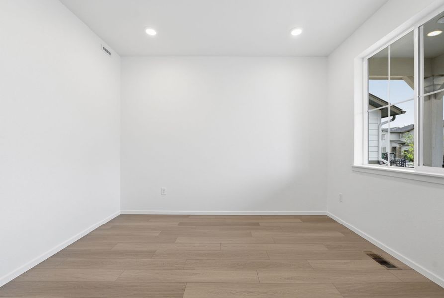 Spacious, unfurnished interior of a new home in Harvest Crossing, Aurora (Image 15).