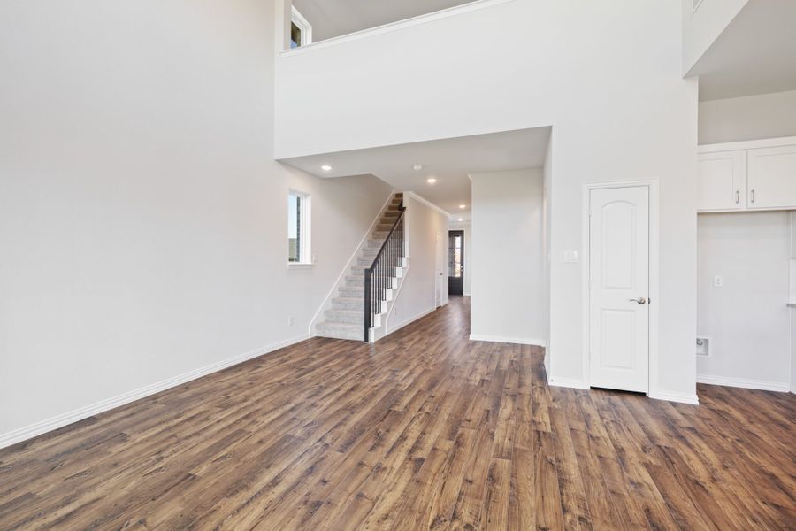 Spacious, unfurnished interior of a new home in Elevon, Lavon (Image 18).