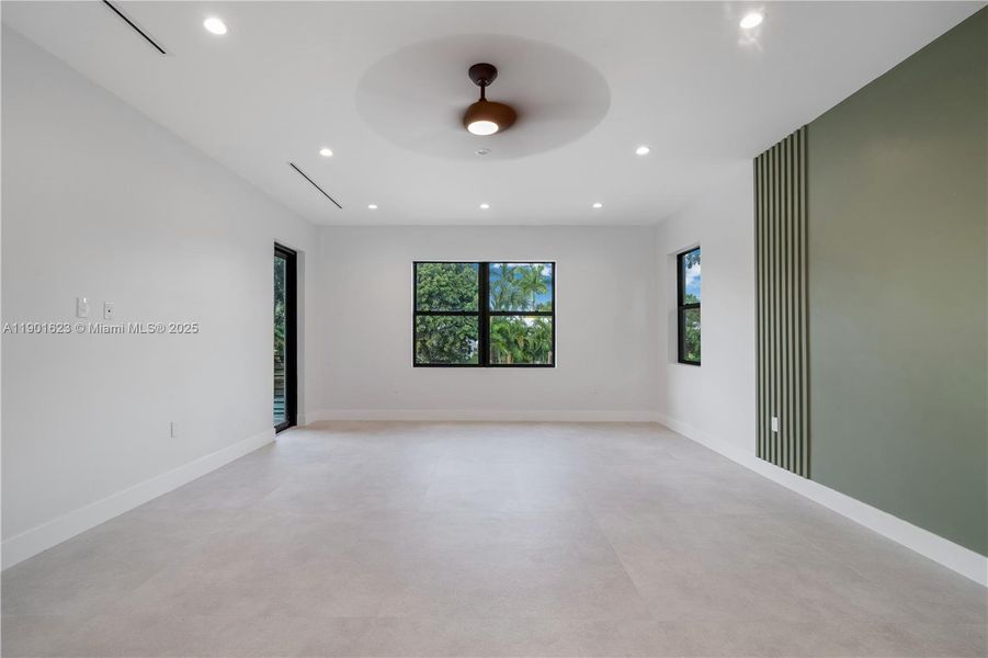Spacious, unfurnished interior of a new home in , Fort Lauderdale (Image 46).