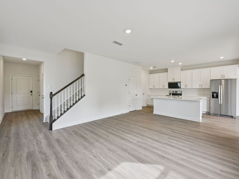 Spacious, unfurnished interior of a new home in Buffalo Ridge, Newton (Image 12).