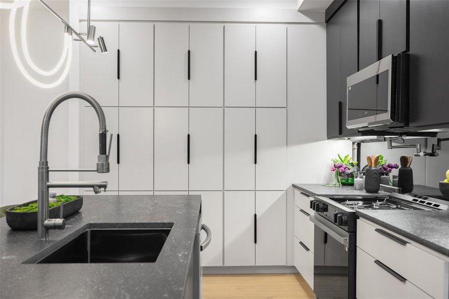 Furnished interior view inside a new home in , Dallas (Image 15).