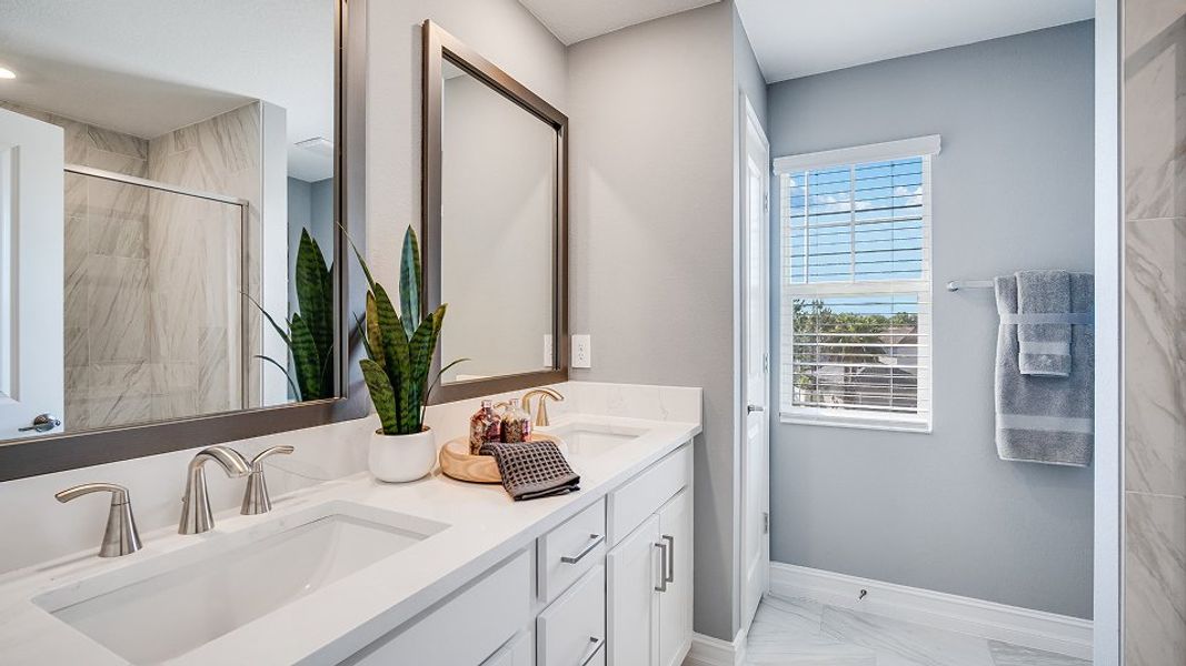 2411 Flagler Owners Bath 1of2 F3 Base3