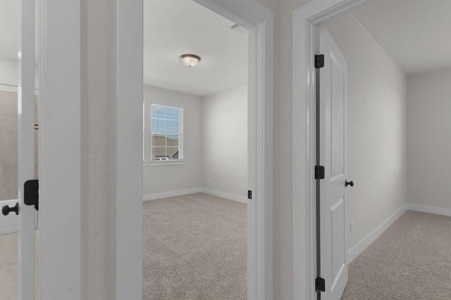 Spacious, unfurnished interior of a new home in Berry Creek Highlands, Georgetown (Image 20).