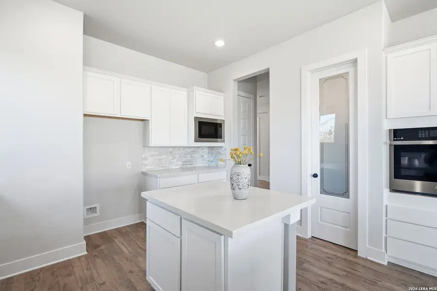 Furnished interior view inside a new home in , Boerne (Image 8).