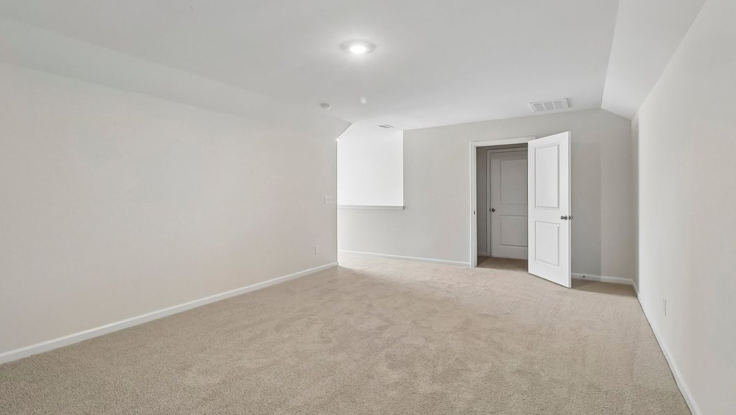 Spacious, unfurnished interior of a new home in Gates Village, Lugoff (Image 27).
