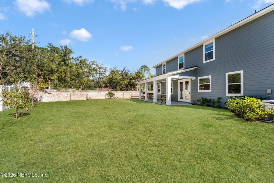 Exterior details and patio area of a home in Olde Mandarin Estates, Jacksonville (Image 25).