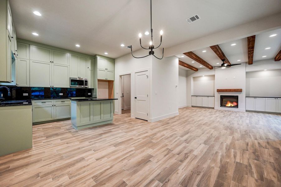 Spacious, unfurnished interior of a new home in , Wimberley (Image 23).