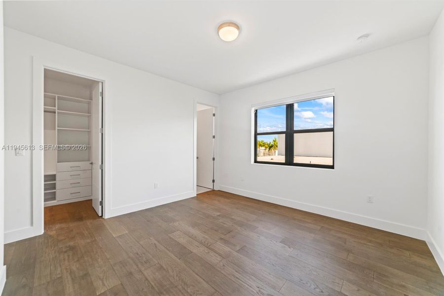 Spacious, unfurnished interior of a new home in , Weston (Image 41).