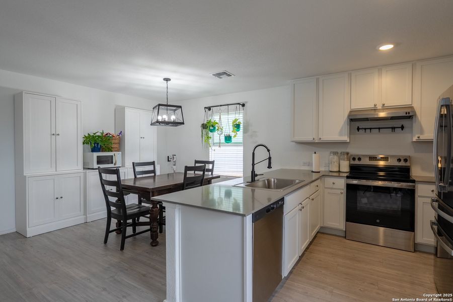 Furnished interior view inside a new home in Mission del Lago: Cottage Collection, San Antonio (Image 15).