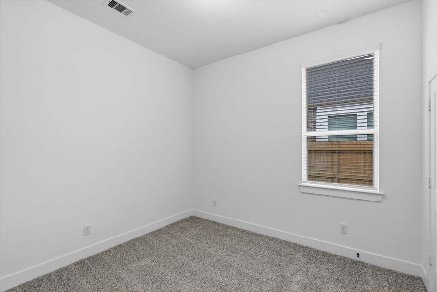 Spacious, unfurnished interior of a new home in Mulberry Farms, Santa Fe (Image 24).