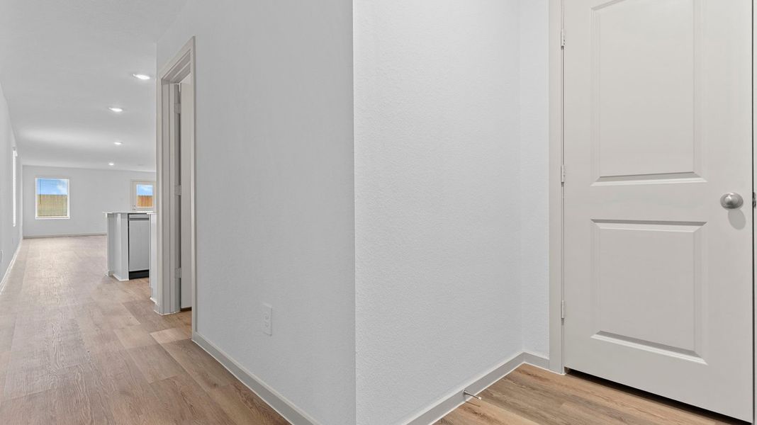 Spacious, unfurnished interior of a new home in Watermark, Alvin (Image 9). Spacious, unfurnished interior of a new home in Watermark, Alvin (Image 9).