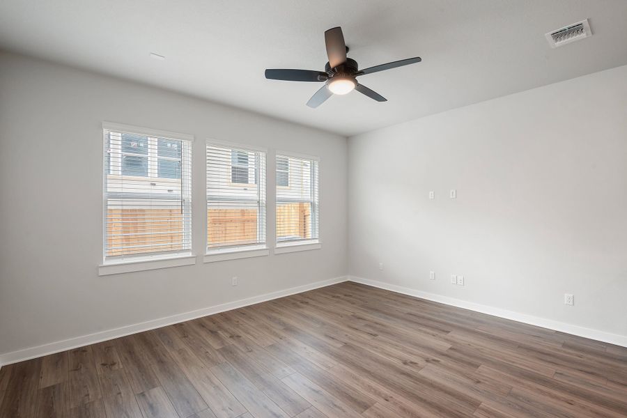 Spacious, unfurnished interior of a new home in Park Central, Georgetown (Image 24).