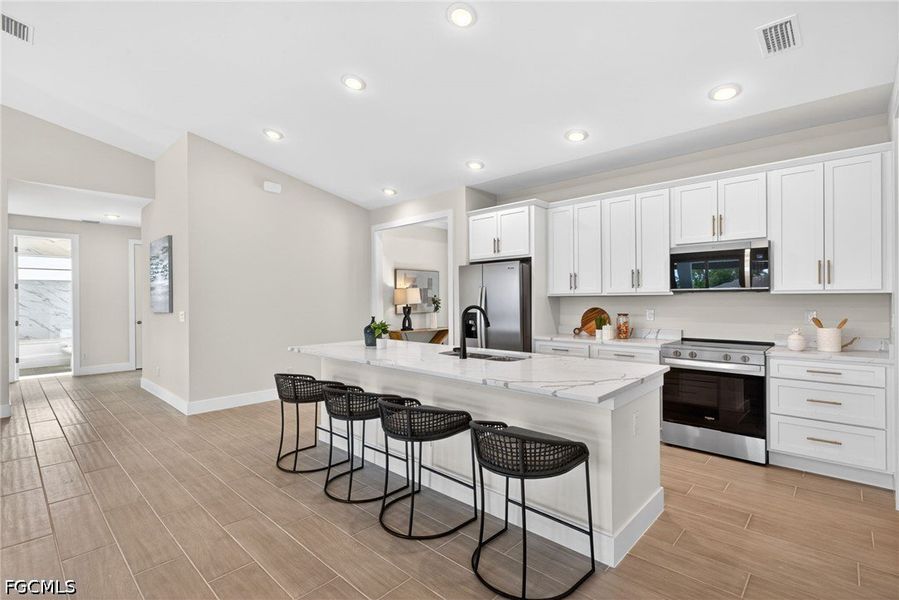 Furnished interior view inside a new home in Cape Coral, Cape Coral (Image 14).