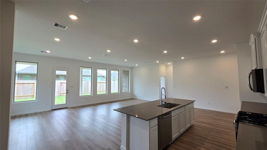 *Not actual home, pictures representative of same floor plan* *Not actual home, pictures representative of same floor plan*