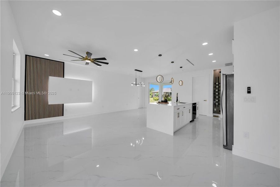 Spacious, unfurnished interior of a new home in , Lehigh Acres (Image 22).