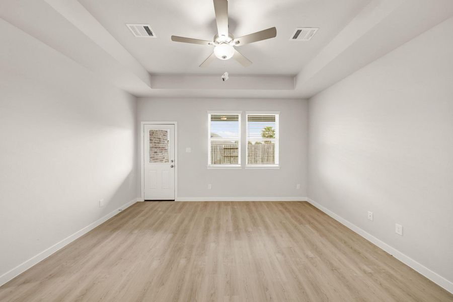Spacious, unfurnished interior of a new home in Lago Mar, Texas City (Image 17).
