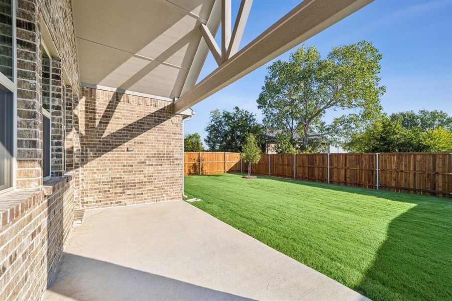 Exterior details and patio area of a home in Heritage Ranch, Sherman (Image 3).