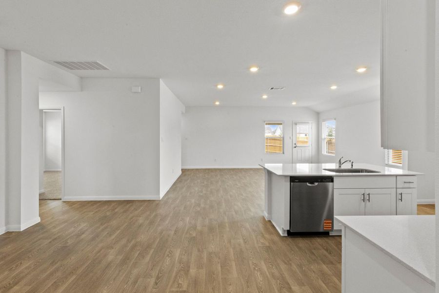 Spacious, unfurnished interior of a new home in , San Marcos (Image 22).