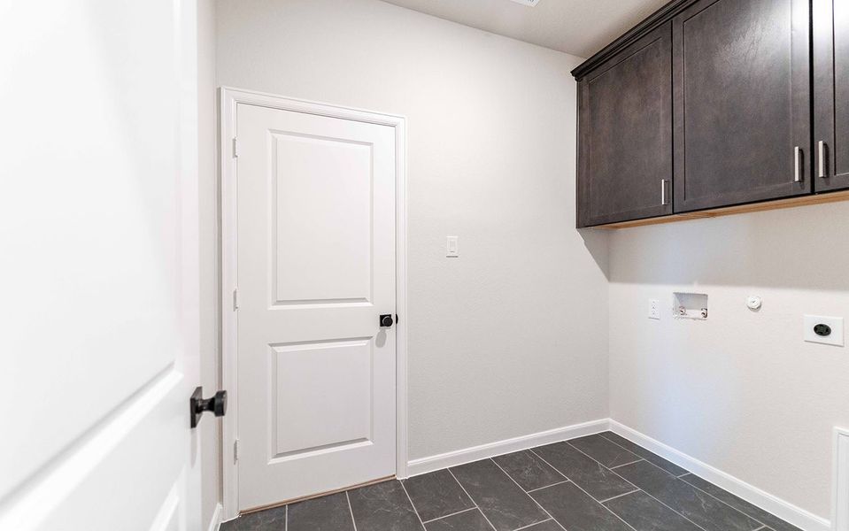 Spacious, unfurnished interior of a new home in Solterra, Mesquite (Image 19).