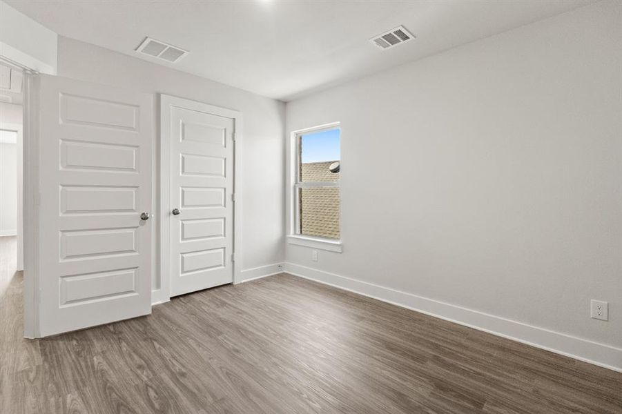 Spacious, unfurnished interior of a new home in Lyons Crest Estates, Garland (Image 28).
