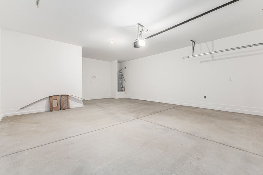 Spacious, unfurnished interior of a new home in Bentridge, Buckeye (Image 9). Spacious, unfurnished interior of a new home in Bentridge, Buckeye (Image 9).