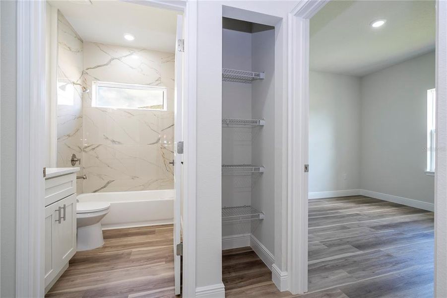 Spacious, unfurnished interior of a new home in , Ocala (Image 57).