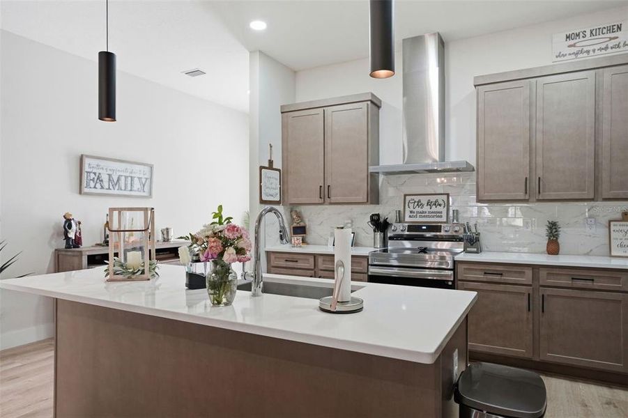 Furnished interior view inside a new home in , Weeki Wachee (Image 13).