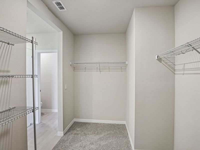 Spacious, unfurnished interior of a new home in Crescent Lakes - Premier Series, Punta Gorda (Image 15).