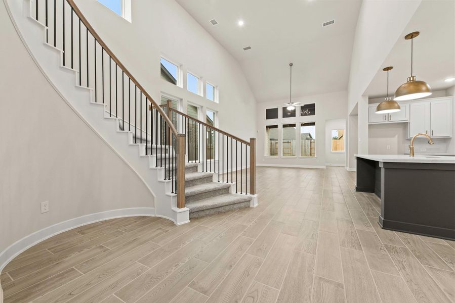 Representative image. Features, selections and colors may vary.