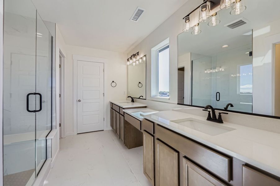 7989 Polson - Primary Bathroom