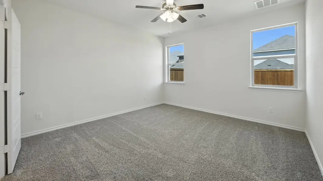 Spacious, unfurnished interior of a new home in Winchester Crossing, Princeton (Image 6).