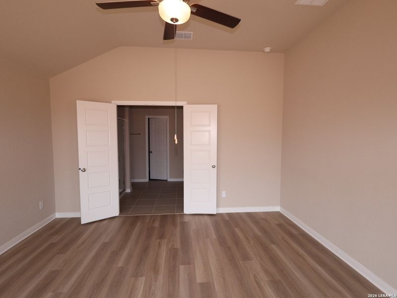 Spacious, unfurnished interior of a new home in Hickory Ridge, Elmendorf (Image 20).