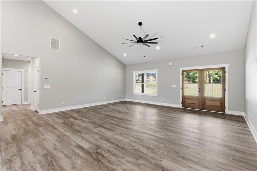Spacious, unfurnished interior of a new home in , Dallas (Image 50).