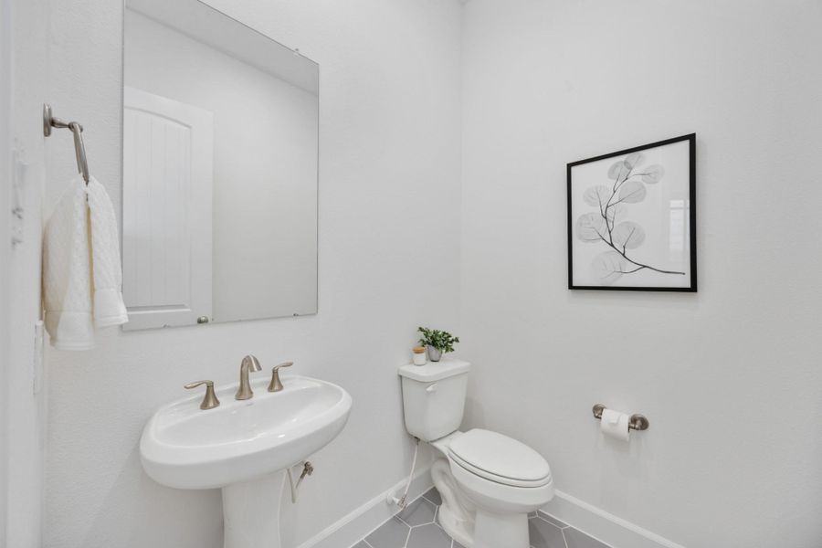 This powder bath may be petite, but it’s polished to perfection. With sleek fixtures and a splash of charm, it’s the kind of space guests will remember.