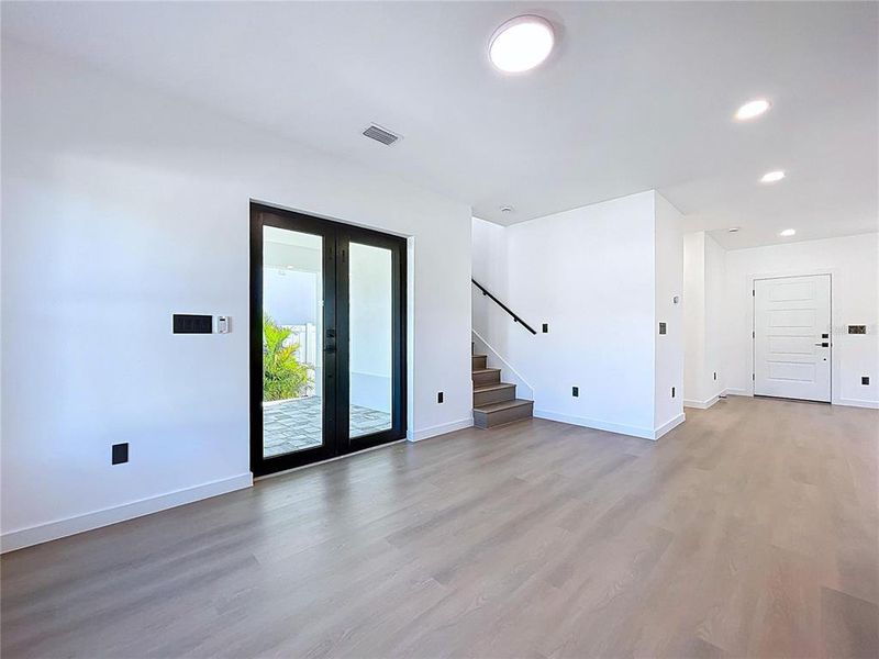 Spacious, unfurnished interior of a new home in , St. Petersburg (Image 46).