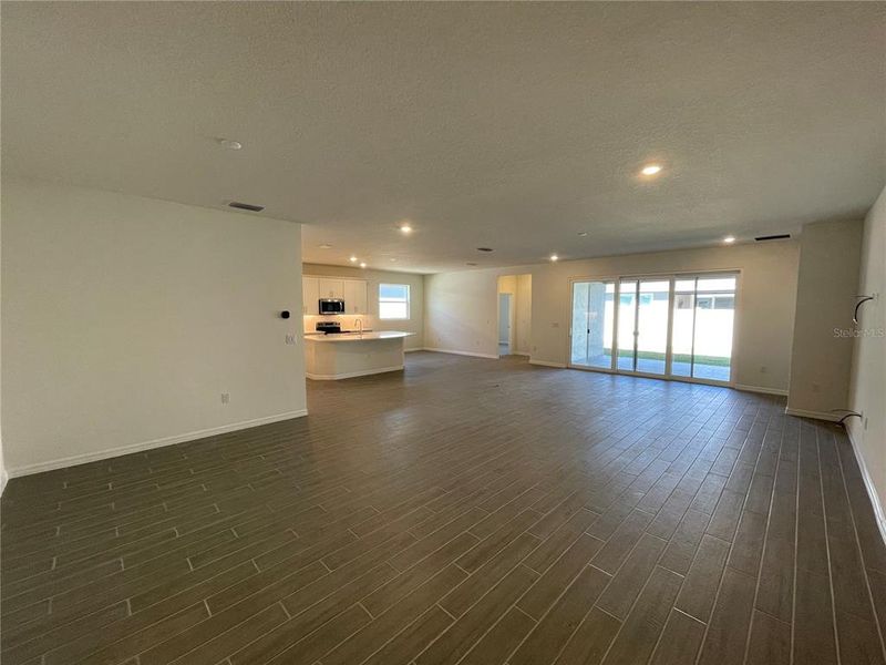 Spacious, unfurnished interior of a new home in Angeline, Land O' Lakes (Image 19).