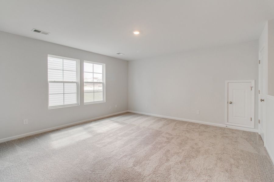 Spacious, unfurnished interior of a new home in Ellington, Elgin (Image 31).
