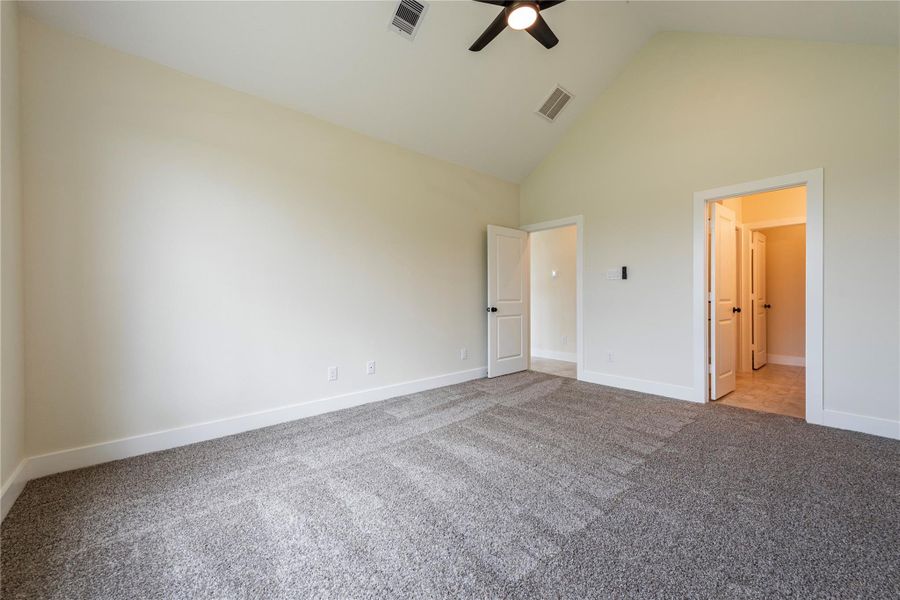 Spacious, unfurnished interior of a new home in , Santa Fe (Image 17).