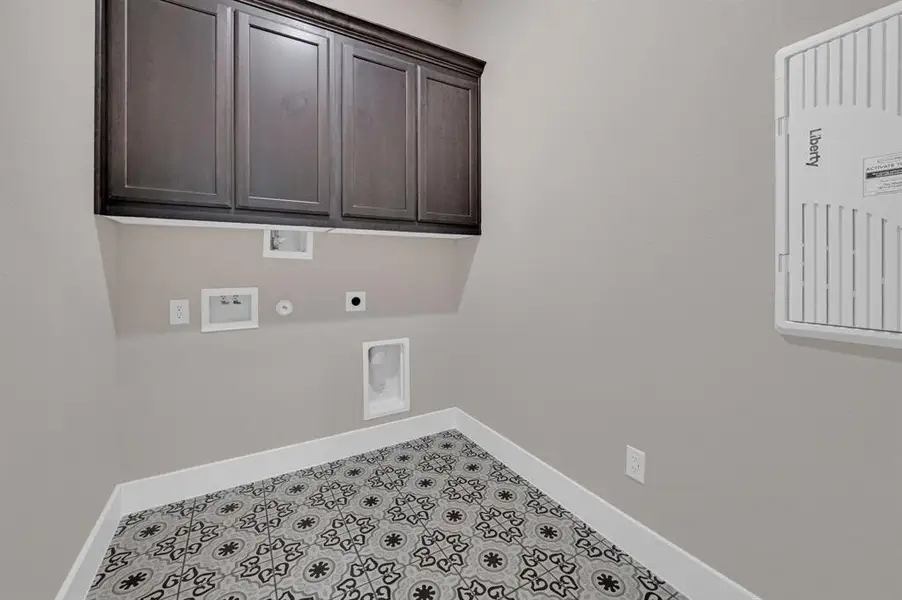 Furnished interior view inside a new home in Springside Estates II, Waxahachie (Image 8). Furnished interior view inside a new home in Springside Estates II, Waxahachie (Image 8).