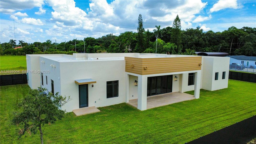 Exterior details and patio area of a home in , Homestead (Image 3).